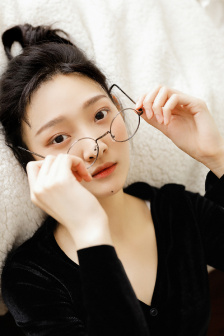 小鬼当街